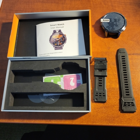 Smart Watch with Black and Silver Design - Picture 7 of 7